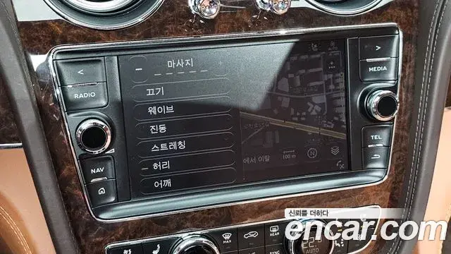 Bentley Bentayga 2018 — Şəkil 29/41