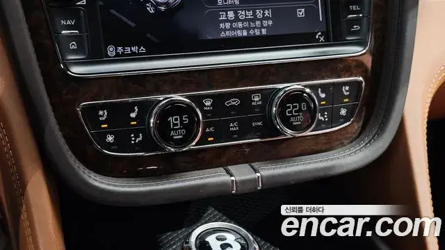 Bentley Bentayga 2018 — Şəkil 33/41