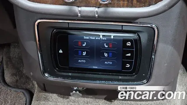 Bentley Bentayga 2018 — Şəkil 16/41