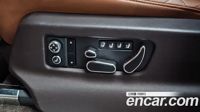 Bentley Bentayga 2018 — Şəkil 35/41