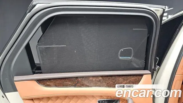 Bentley Bentayga 2018 — Şəkil 22/41