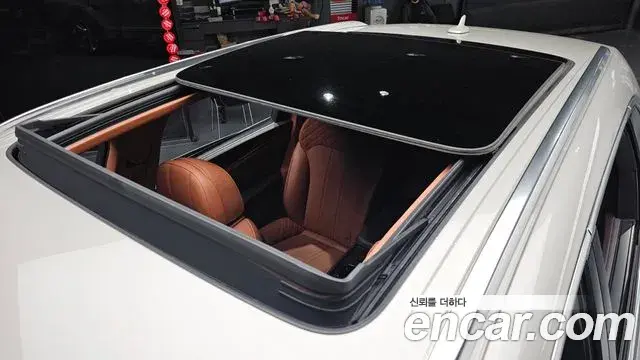 Bentley Bentayga 2018 — Şəkil 32/41