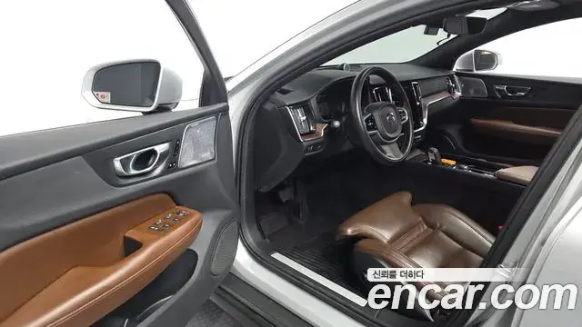 Volvo V60 Cross Country 2021 — Фото 10/20