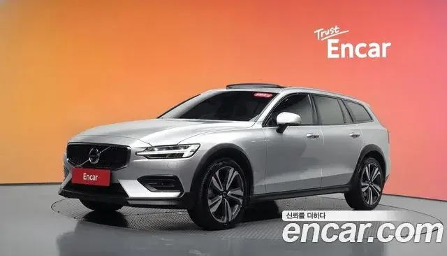 Volvo V60 Cross Country 2021 — Фото 1/20