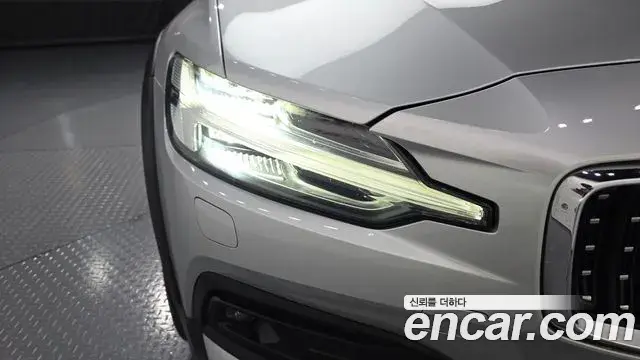 Volvo V60 Cross Country 2021 — Şəkil 34/35