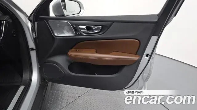 Volvo V60 Cross Country 2021 — Şəkil 24/35