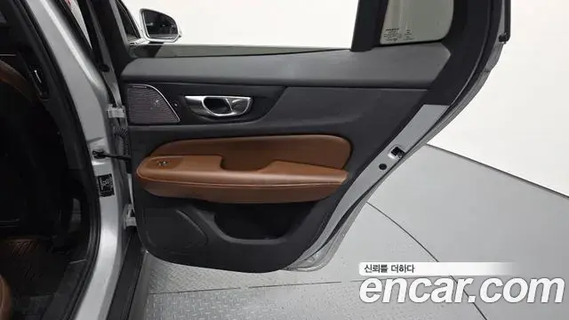 Volvo V60 Cross Country 2021 — Şəkil 12/35