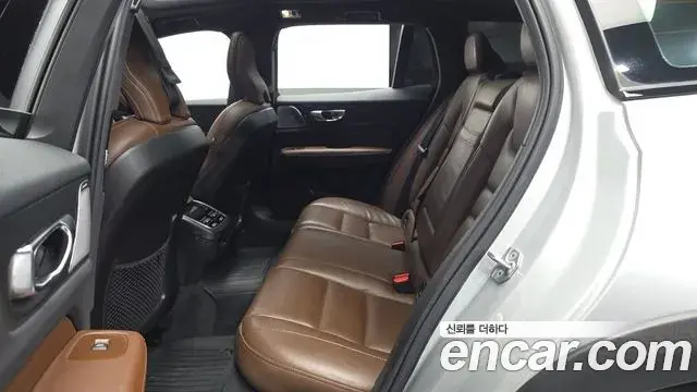 Volvo V60 Cross Country 2021 — Şəkil 9/35