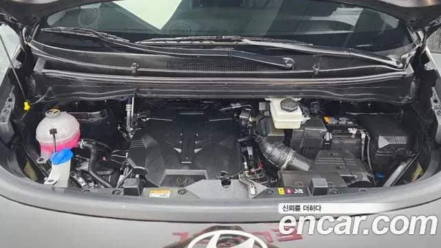 Hyundai Staria 2025 — Photo 6/20