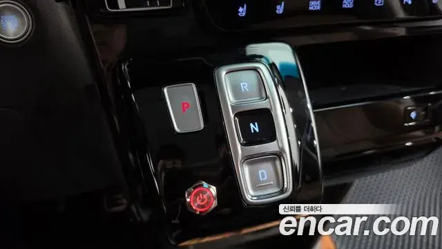 Hyundai Staria 2024 — Photo 9/20