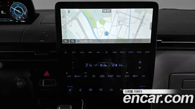 Hyundai Staria 2024 — Photo 12/20