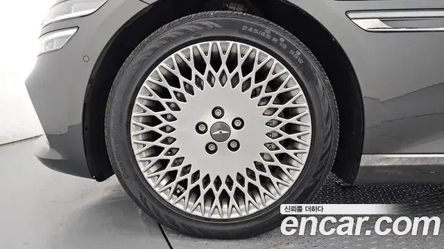 Genesis Electrified G80 2022 — Photo 5/20