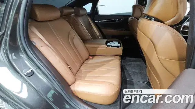 Genesis Electrified G80 2022 — Photo 11/20