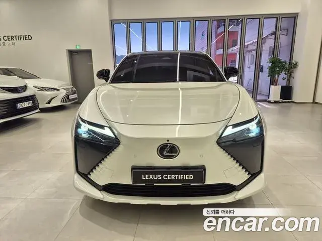 Lexus RZ450e 2023 — Photo 14/20