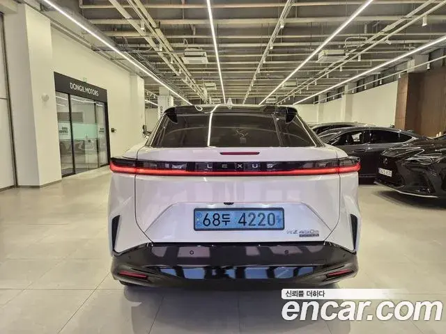Lexus RZ450e 2023 — Photo 3/20