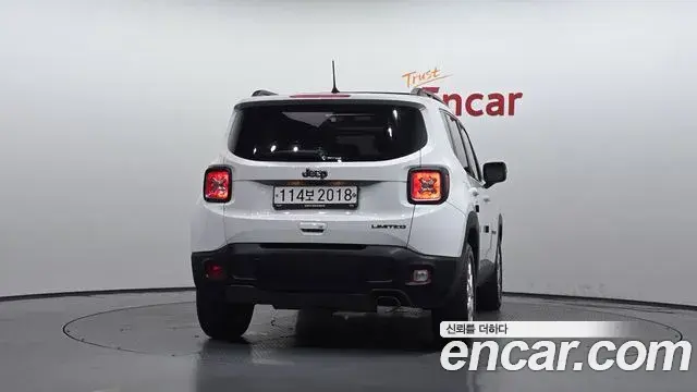 Jeep Renegade 2019 — Фото 4/20