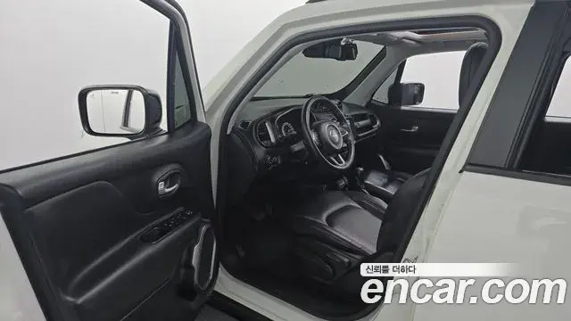 Jeep Renegade 2019 — Фото 10/20