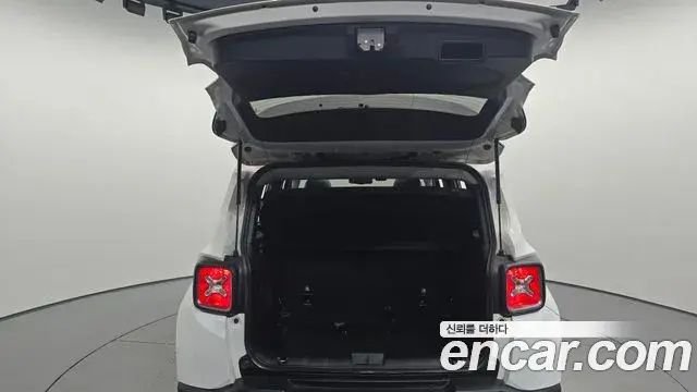 Jeep Renegade 2019 — Фото 20/20