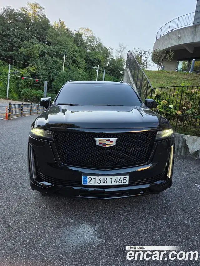 Cadillac Escalade 2023 — Фото 1/10