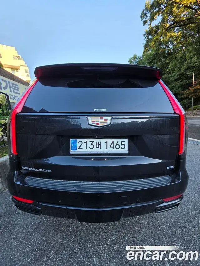 Cadillac Escalade 2023 — Фото 2/10