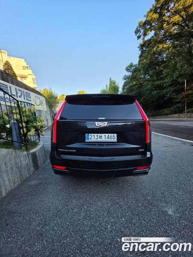 Cadillac Escalade 2023 — Фото 4/10