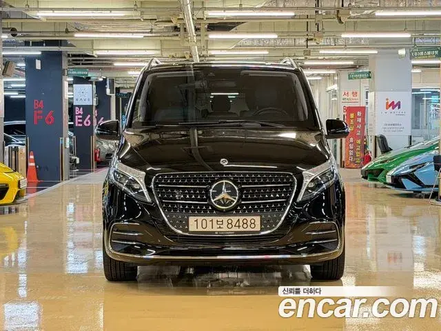 Mercedes-Benz V-Class 2022 — Фото 2/20