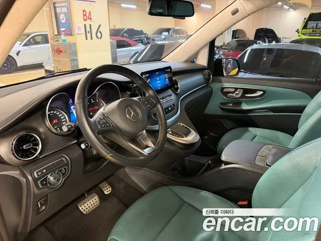 Mercedes-Benz V-Class 2022 — Фото 14/20