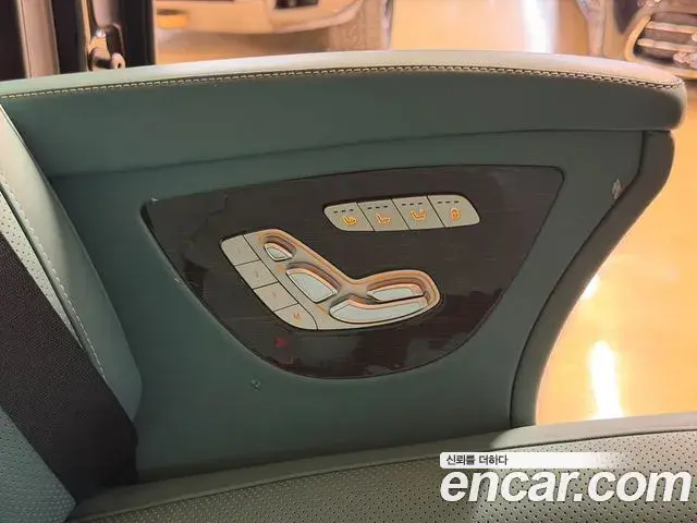 Mercedes-Benz V-Class 2022 — Фото 16/20