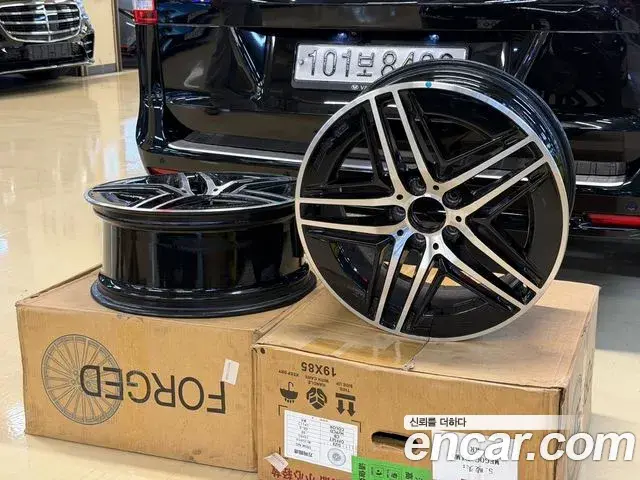 Mercedes-Benz V-Class 2022 — Фото 19/20