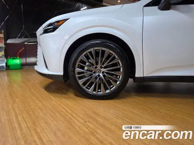 Lexus RX350h 2025 — Photo 1/18