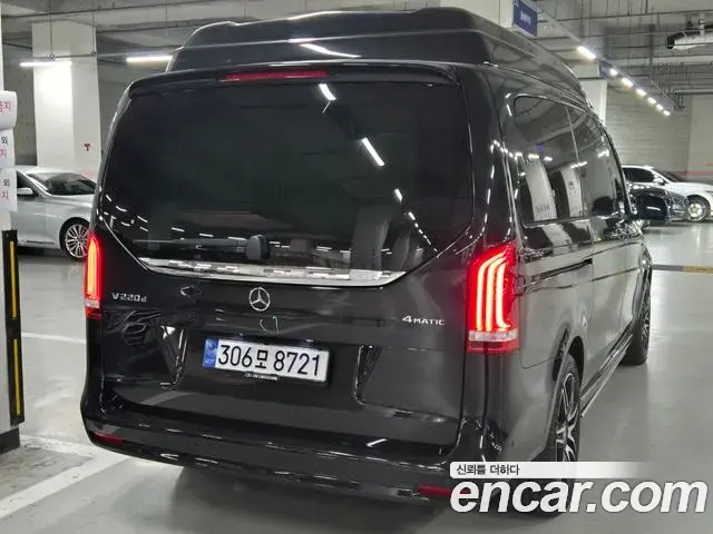 Mercedes-Benz V-Class 2023 — Фото 3/20