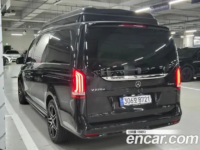 Mercedes-Benz V-Class 2023 — Фото 4/20