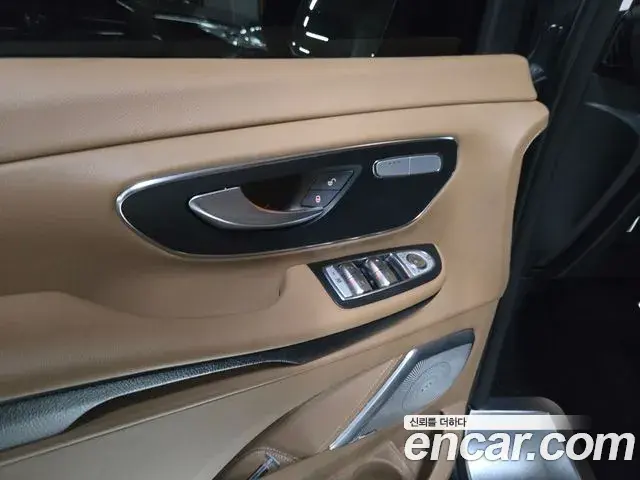 Mercedes-Benz V-Class 2023 — Фото 6/20