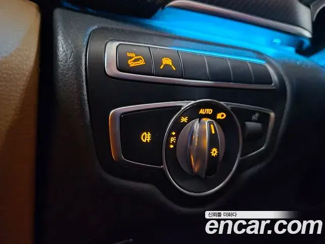 Mercedes-Benz V-Class 2023 — Фото 7/20