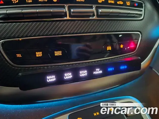Mercedes-Benz V-Class 2023 — Фото 12/20