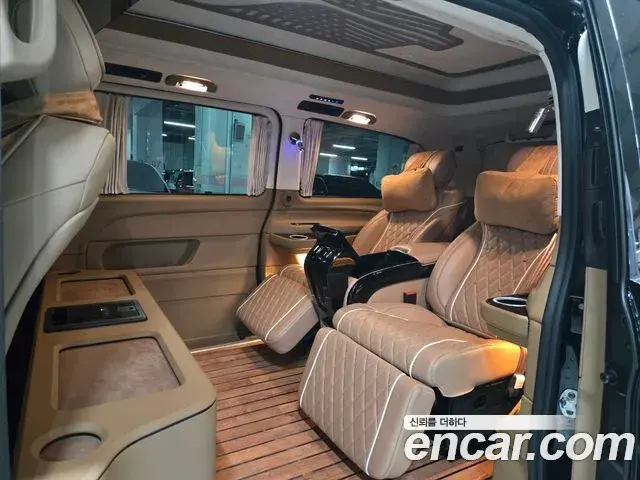 Mercedes-Benz V-Class 2023 — Фото 14/20