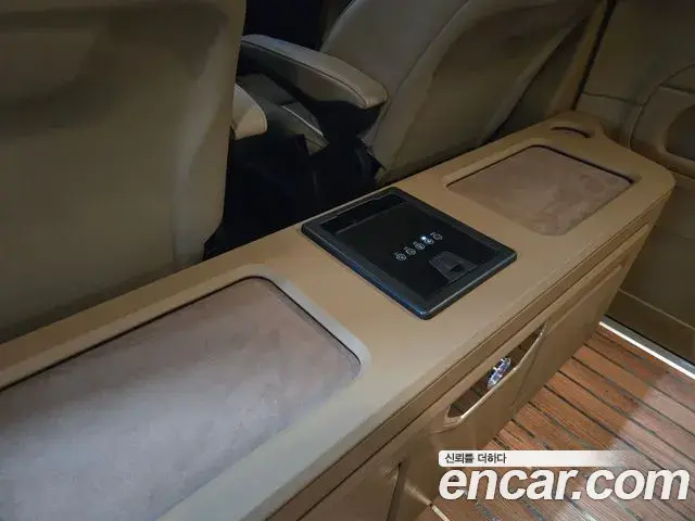 Mercedes-Benz V-Class 2023 — Фото 15/20