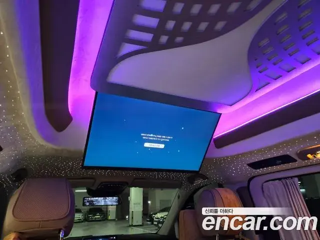 Mercedes-Benz V-Class 2023 — Фото 17/20