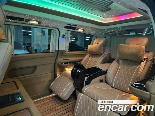 Mercedes-Benz V-Class 2023 — Фото 18/20