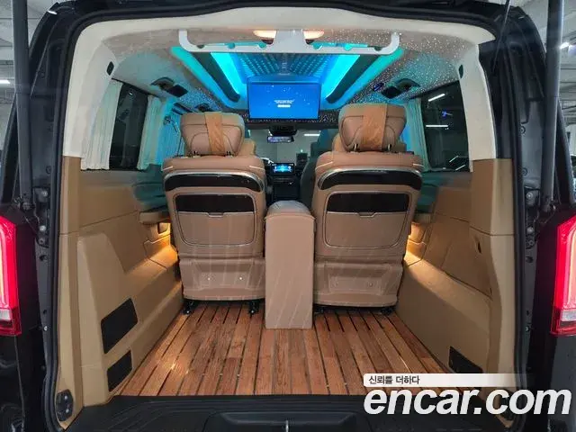 Mercedes-Benz V-Class 2023 — Фото 19/20