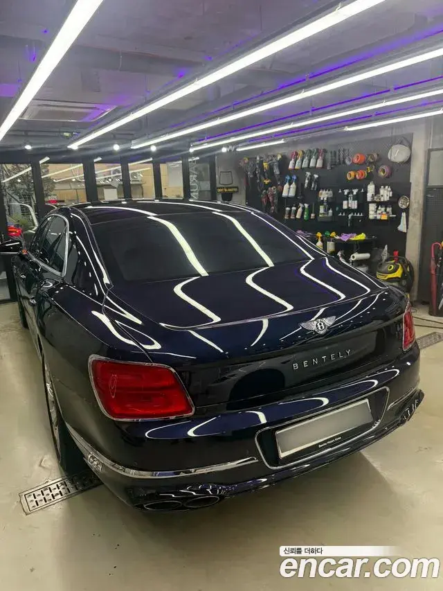 Bentley Flying Spur 2021 — ფოტო 9/10