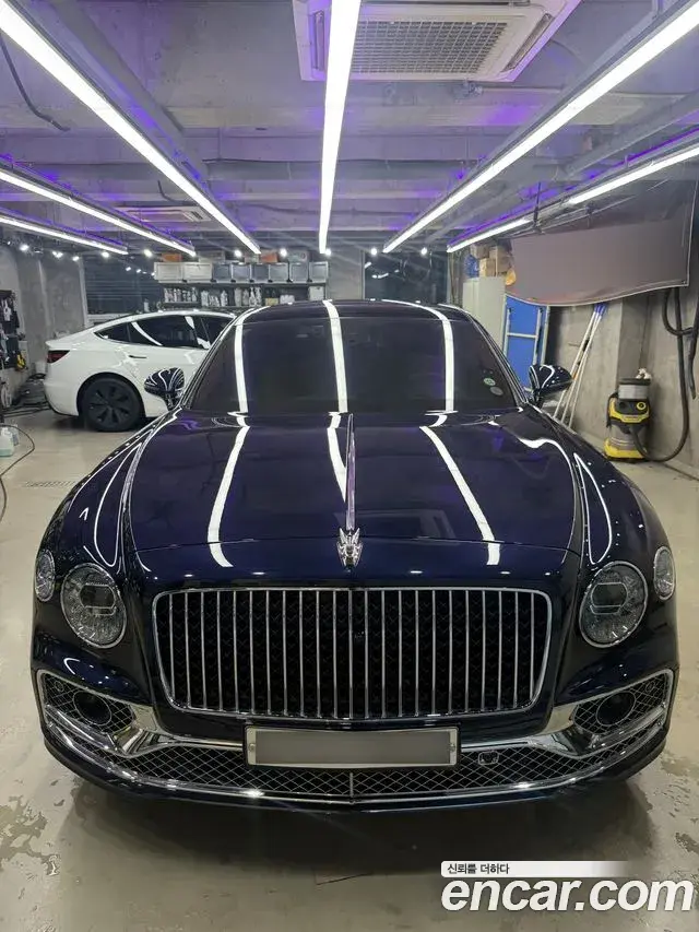 Bentley Flying Spur 2021 — ფოტო 8/10
