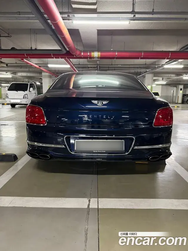 Bentley Flying Spur 2021 — ფოტო 6/10