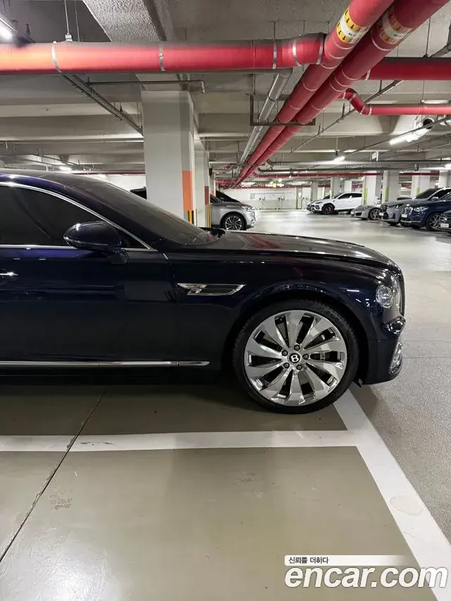 Bentley Flying Spur 2021 — ფოტო 10/10