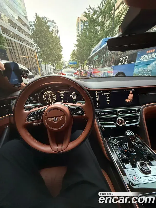 Bentley Flying Spur 2021 — ფოტო 5/10