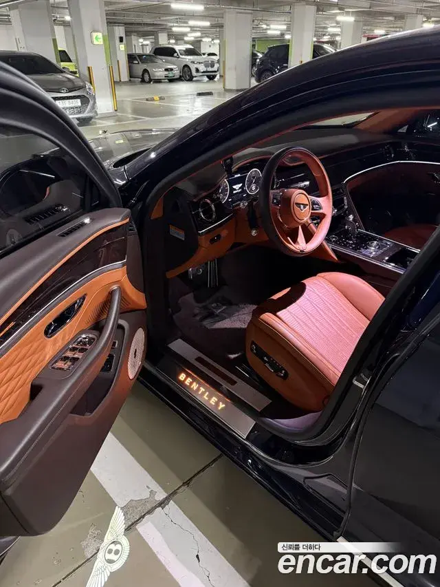 Bentley Flying Spur 2021 — ფოტო 7/10