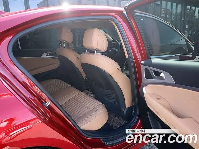 Genesis G70 2021 — ფოტო 15/20