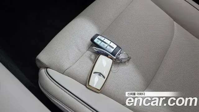 Genesis GV70 2021 — Photo 15/20