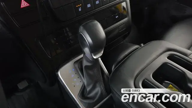 Hyundai Staria 2025 — ფოტო 9/20