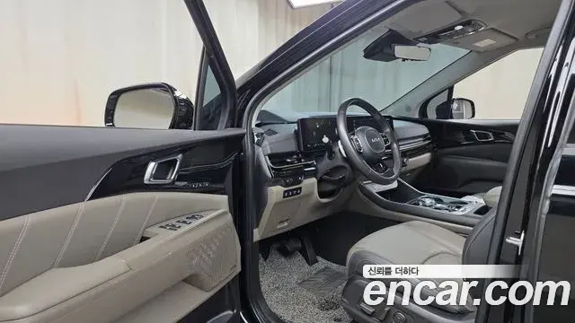 Kia Carnival 2024 — Photo 14/34